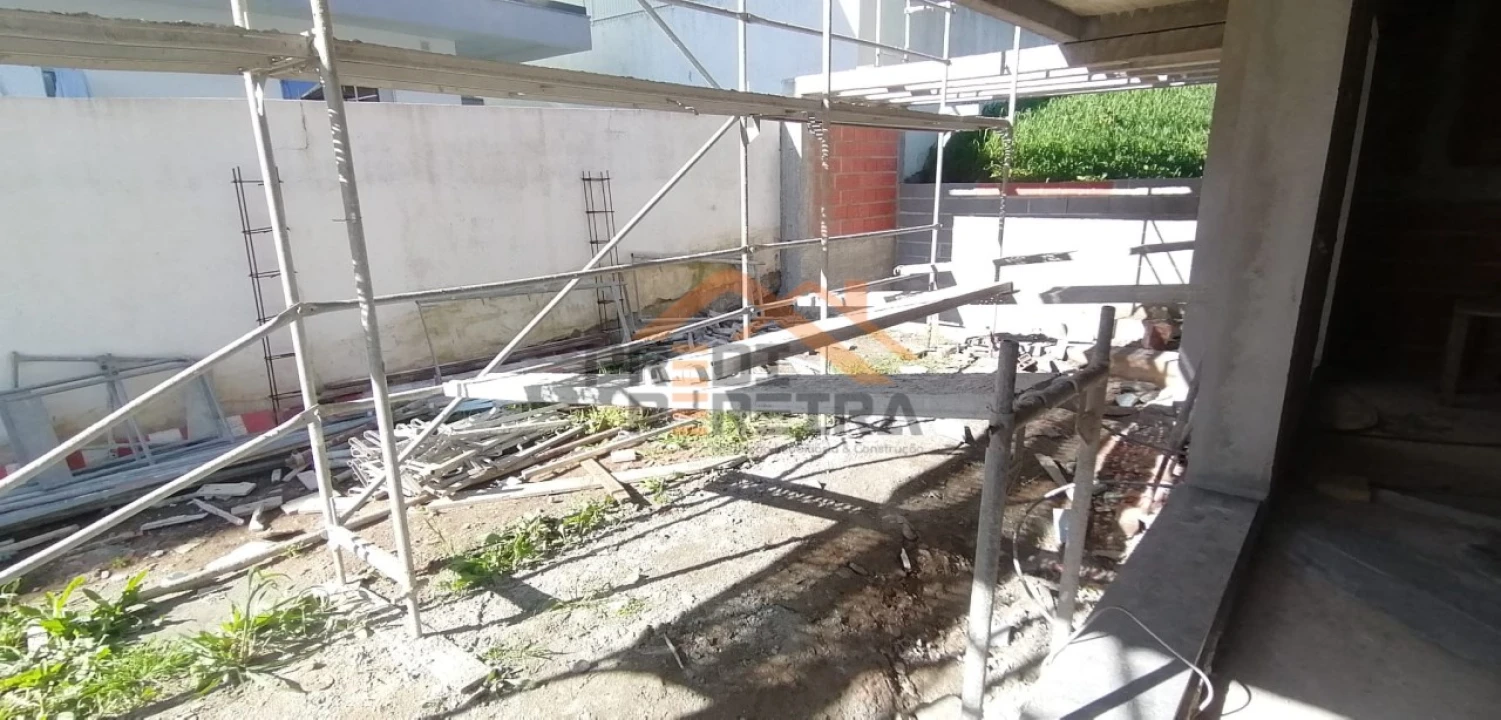 Moradia T4 para Venda em Pontinha e Famões Foto 5