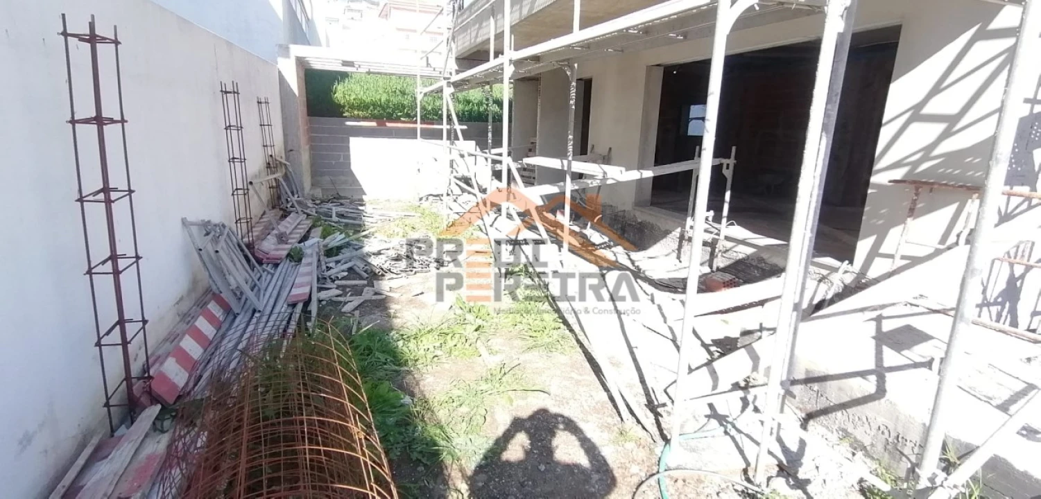 Moradia T4 para Venda em Pontinha e Famões Foto 7