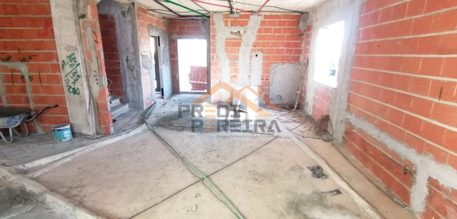 Moradia T4 para Venda em Pontinha e Famões Foto 9