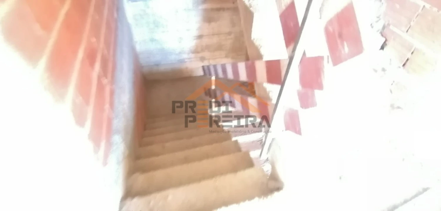 Moradia T4 para Venda em Pontinha e Famões Foto 13