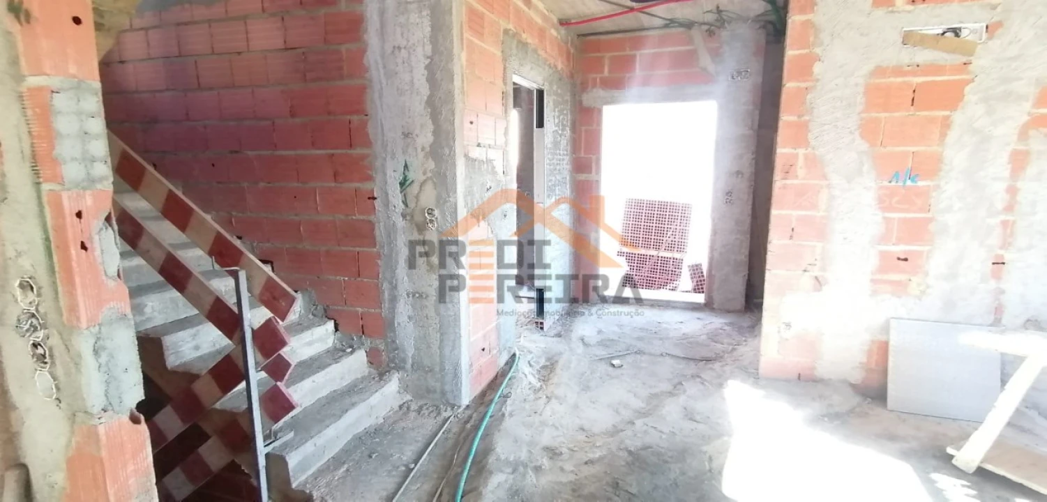 Moradia T4 para Venda em Pontinha e Famões Foto 14