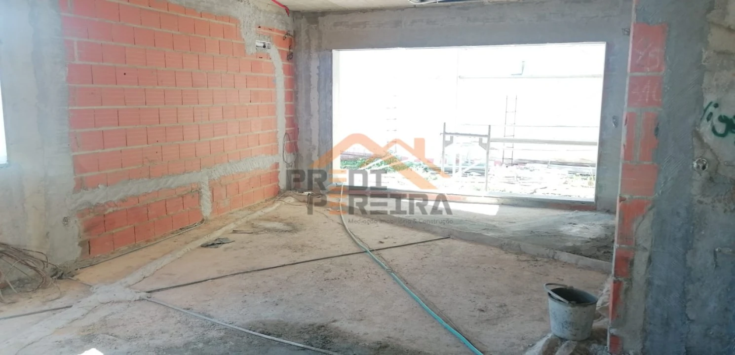 Moradia T4 para Venda em Pontinha e Famões Foto 16