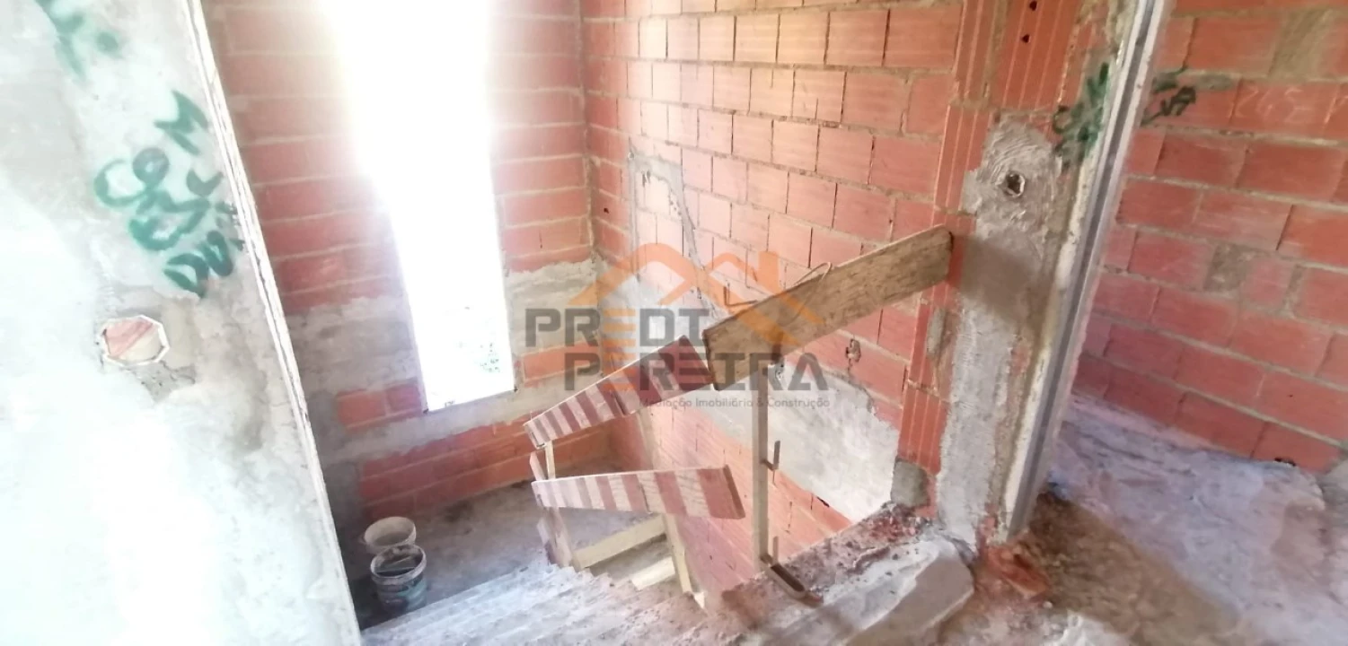 Moradia T4 para Venda em Pontinha e Famões Foto 17