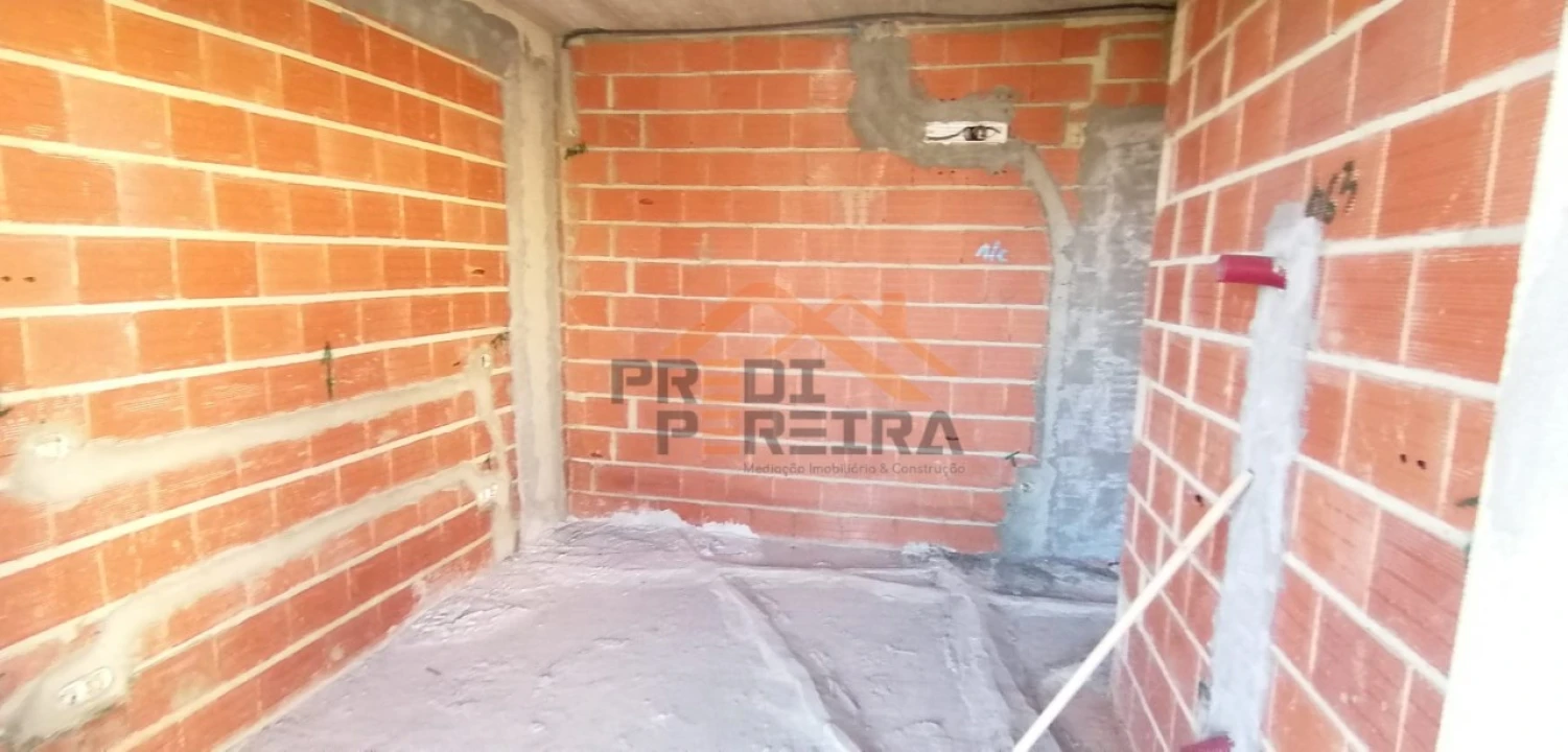 Moradia T4 para Venda em Pontinha e Famões Foto 27