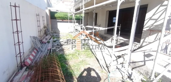 Moradia T4 para Venda em Pontinha e Famões