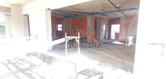 Moradia T4 para Venda em Pontinha e Famões