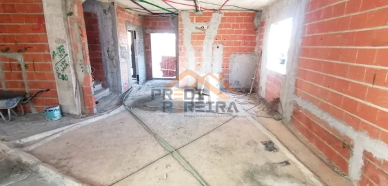Moradia T4 para Venda em Pontinha e Famões