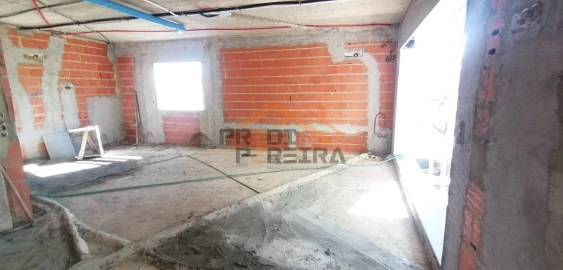 Moradia T4 para Venda em Pontinha e Famões