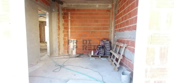 Moradia T4 para Venda em Pontinha e Famões