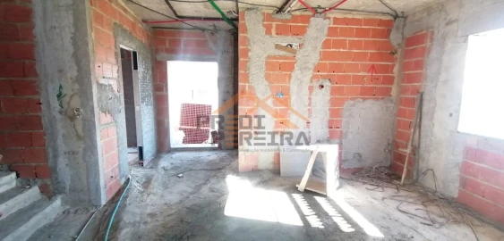 Moradia T4 para Venda em Pontinha e Famões