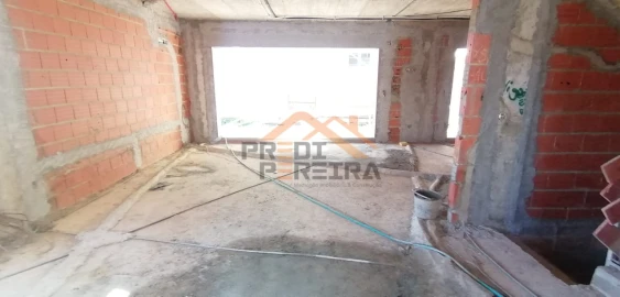 Moradia T4 para Venda em Pontinha e Famões
