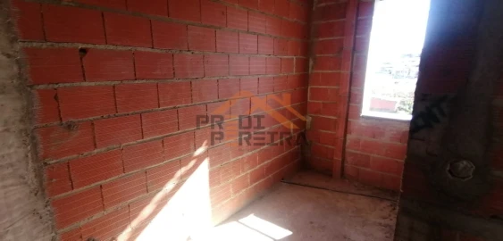 Moradia T4 para Venda em Pontinha e Famões