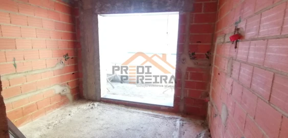 Moradia T4 para Venda em Pontinha e Famões