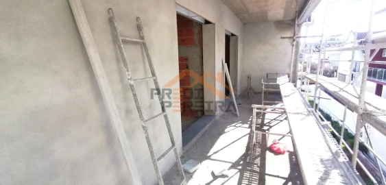 Moradia T4 para Venda em Pontinha e Famões