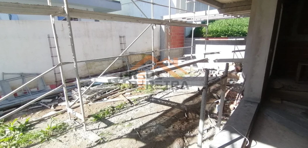 Moradia T4 para Venda em Pontinha e Famões Foto 5