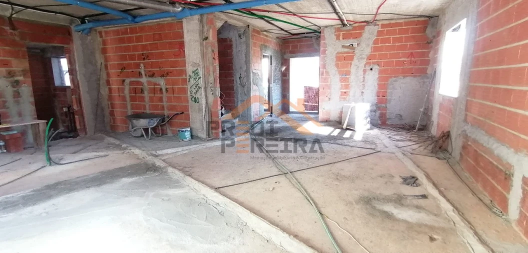Moradia T4 para Venda em Pontinha e Famões