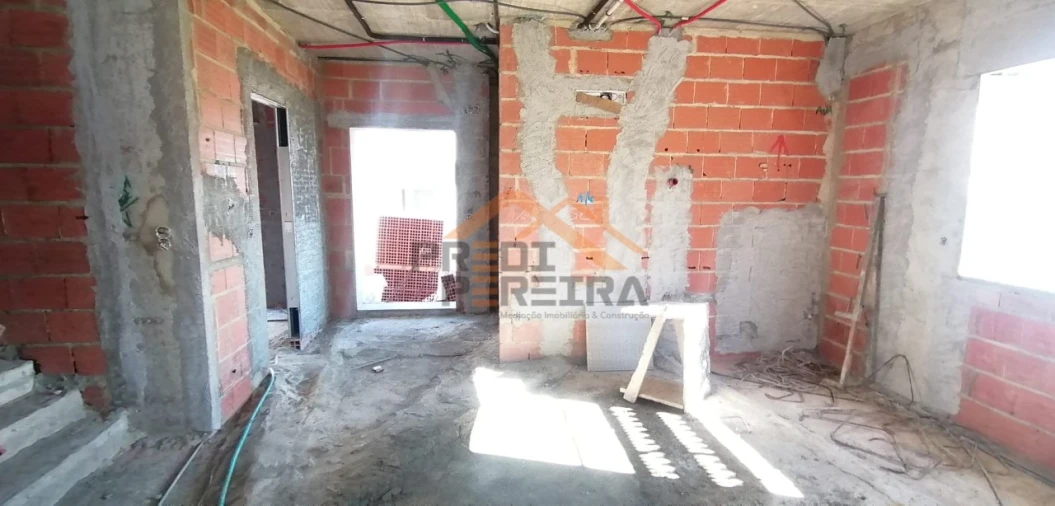 Moradia T4 para Venda em Pontinha e Famões Foto 12