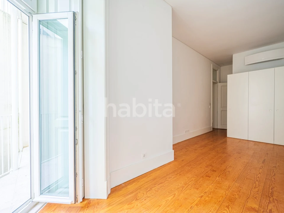 Apartamento T2 para Arrendamento em Santo António Foto 18