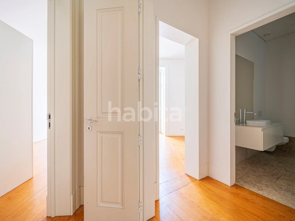 Apartamento T2 para Arrendamento em Santo António Foto 22