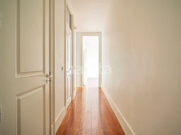 Apartamento T2 para Arrendamento em Santo António