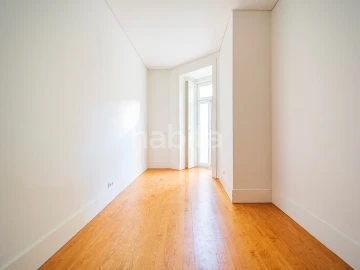 Apartamento T2 para Arrendamento em Santo António