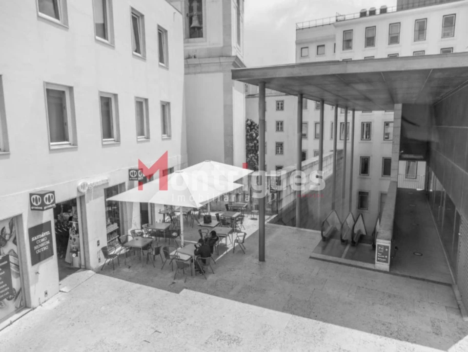 Loja para Arrendamento em Santa Maria Maior Foto 2