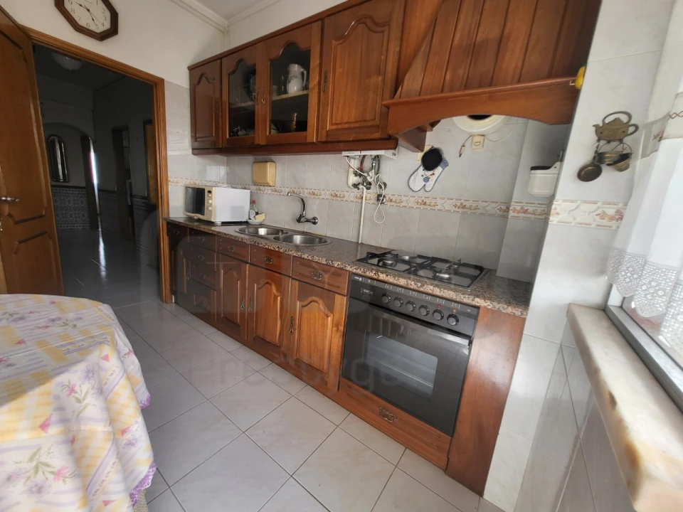 Apartamento T3 para Venda em São João Baptista e Santa Maria dos Olivais Foto 2