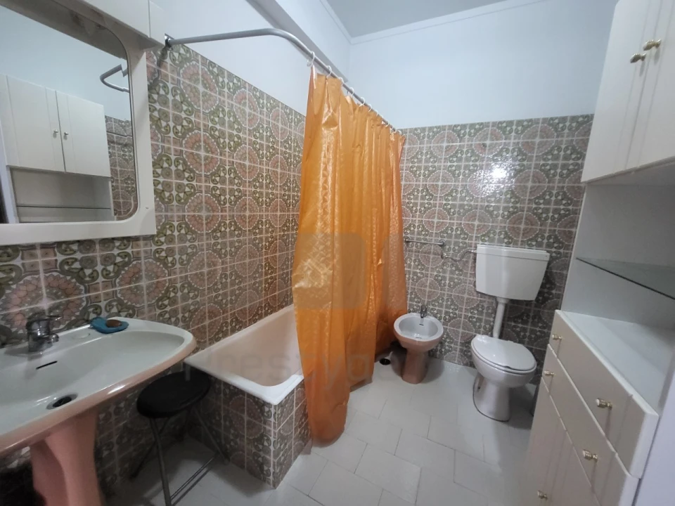 Apartamento T3 para Venda em São João Baptista e Santa Maria dos Olivais Foto 4