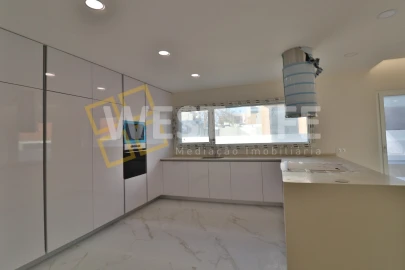 Moradia T5 para Venda em Ponte do Rol