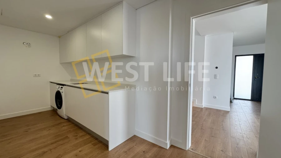 Moradia T4 para Venda em Igreja Nova e Cheleiros Foto 7