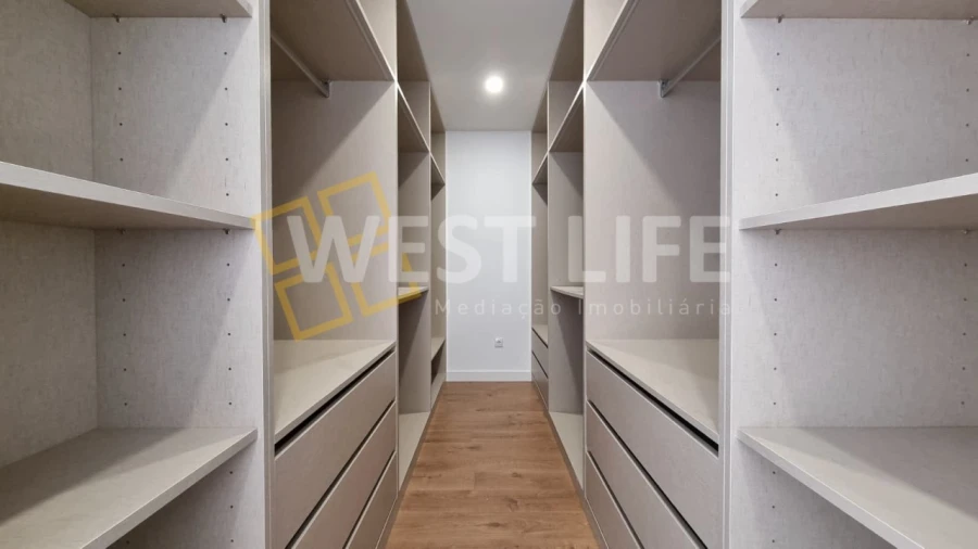 Moradia T4 para Venda em Igreja Nova e Cheleiros Foto 19