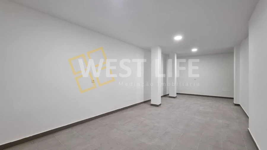 Moradia T4 para Venda em Igreja Nova e Cheleiros Foto 24