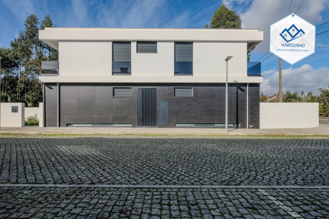 Moradia T4 para Venda em Anta e Guetim Foto 1