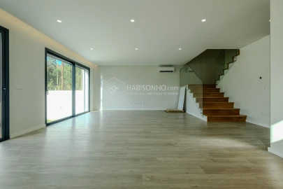 Moradia T4 para Venda em Anta e Guetim