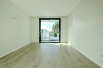 Moradia T4 para Venda em Anta e Guetim