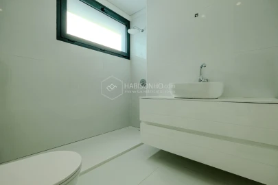 Moradia T4 para Venda em Anta e Guetim