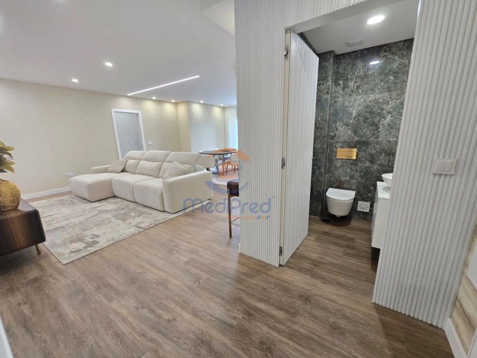 Apartamento T2 para Venda em Pontinha e Famões Foto 3