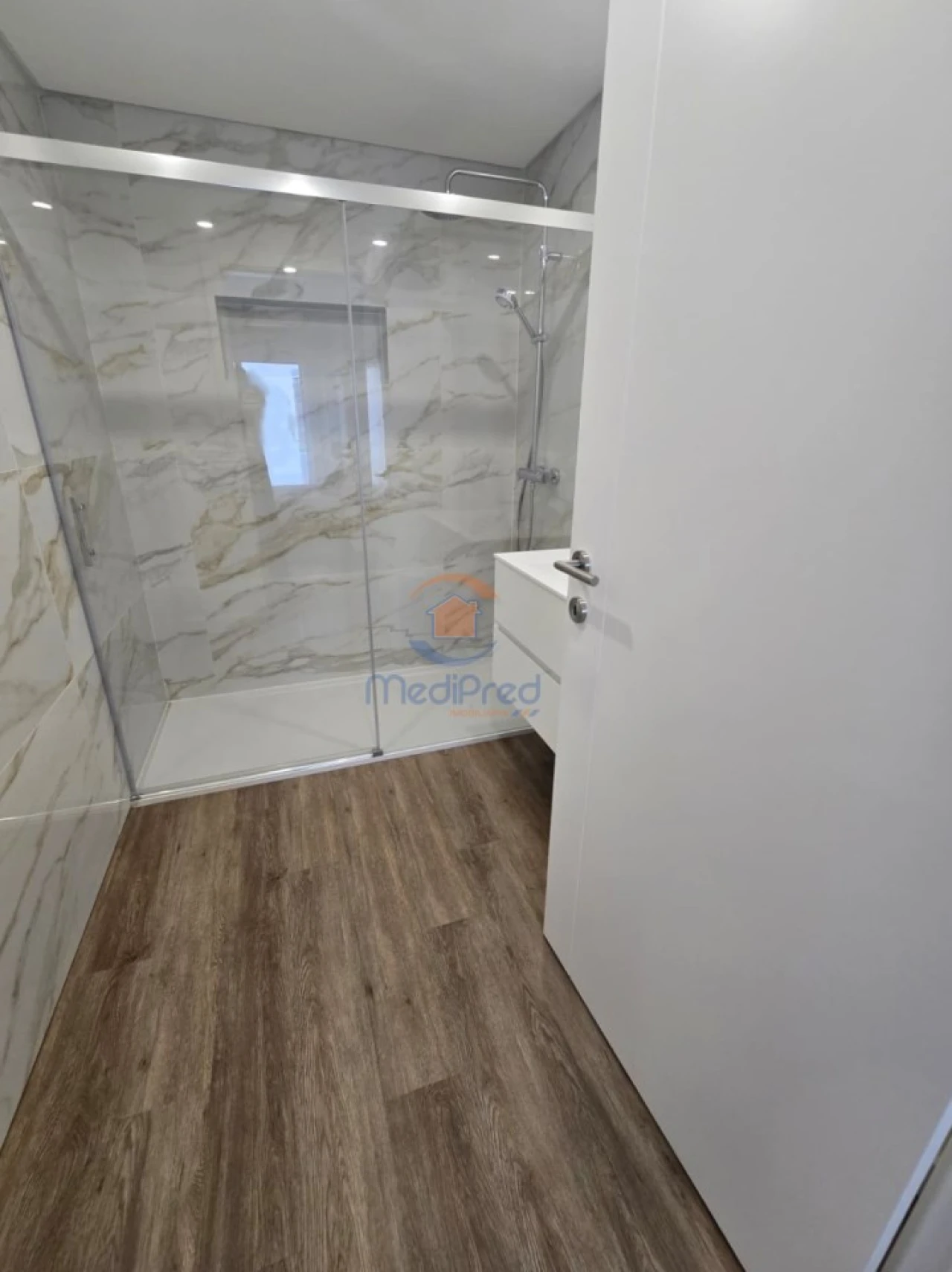 Apartamento T2 para Venda em Pontinha e Famões Foto 13