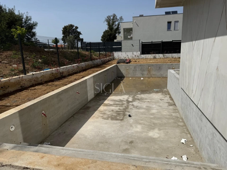 Moradia T4 para Venda em Serzedo e Perosinho Foto 3