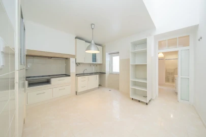 Prédio para Venda em União das Freguesias de Setúbal