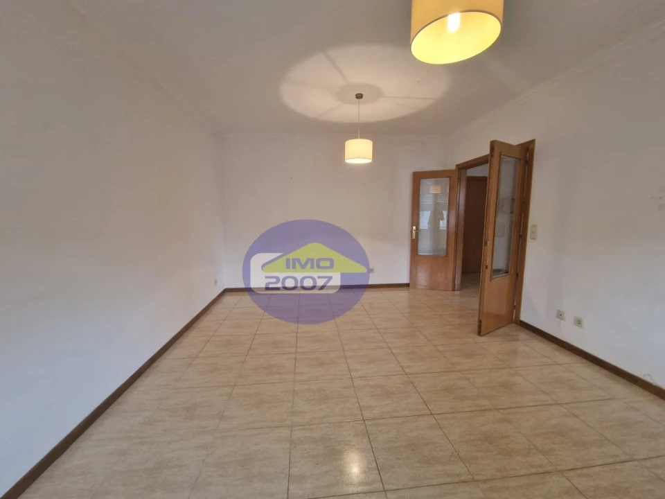 Apartamento T1 para Venda em Grijó e Sermonde Foto 4