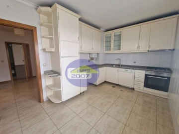 Apartamento T1 para Venda em Grijó e Sermonde