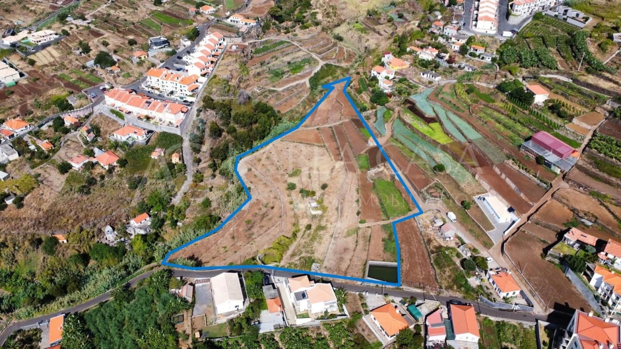 Terreno para Venda em Caniço Foto 1