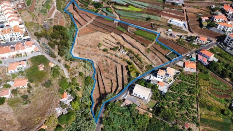 Terreno para Venda em Caniço