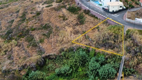 Terreno para Venda em Caniço