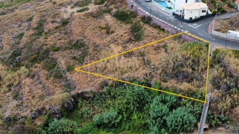 Terreno para Venda em Caniço