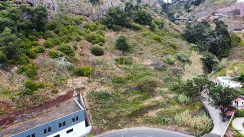 Terreno para Venda em Caniço