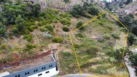 Terreno para Venda em Caniço