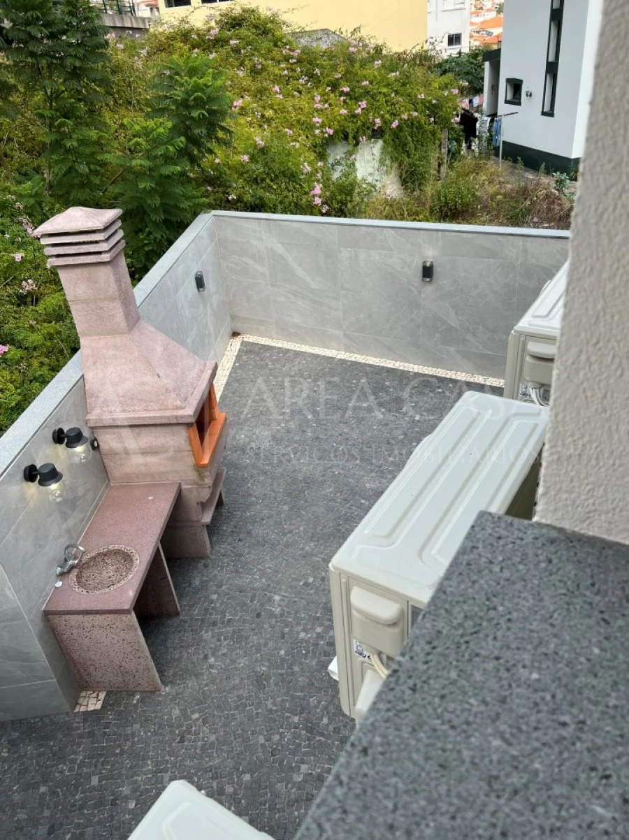 Moradia T4 para Venda em Machico Foto 29