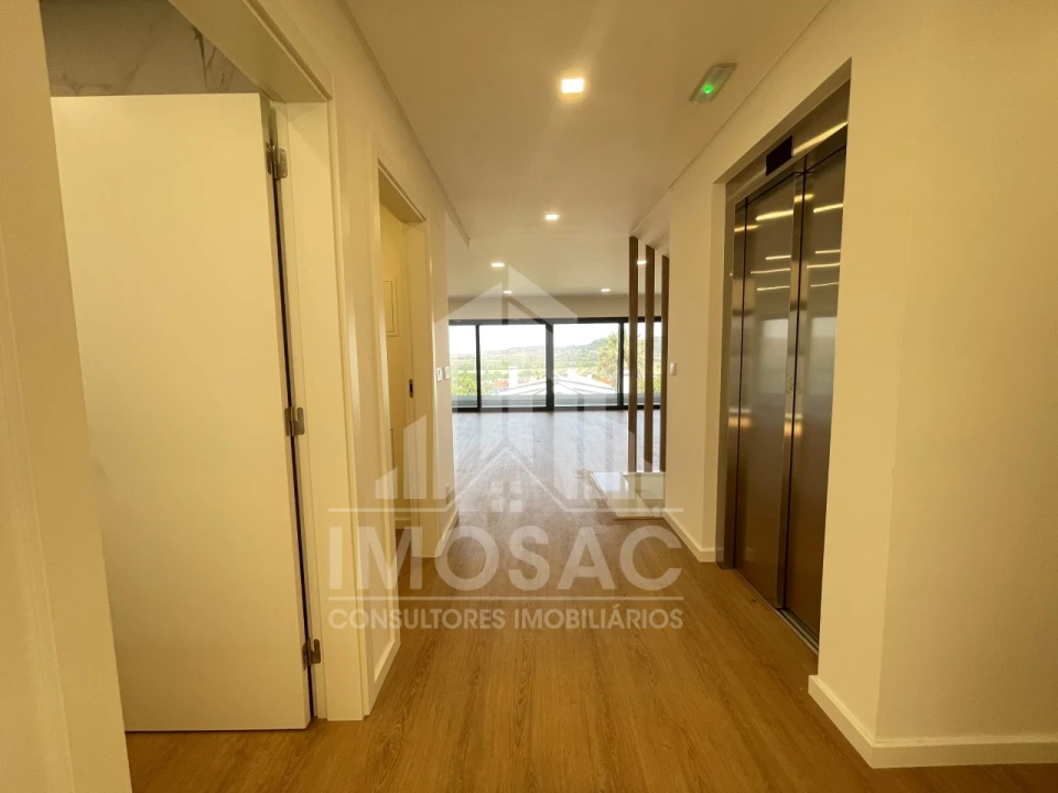 Moradia T5 para Venda em Loures Foto 48
